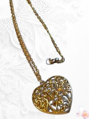 Filigree Heart Pendant Necklace Gold Tone Scrollwork 159